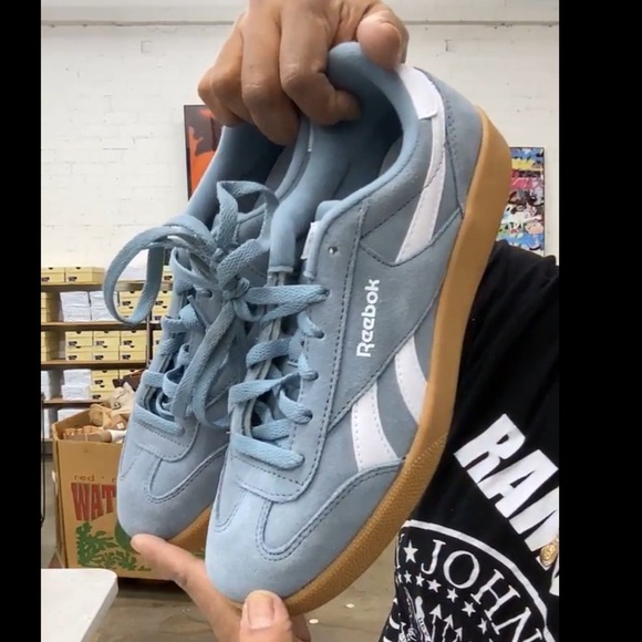 Try on bottom Reebok Blue and White Sneakers size 9 - Picture 6 of 8